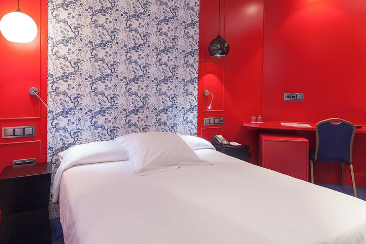 Room 38 of 76
