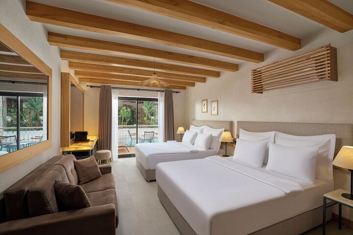Room 4 of 32
