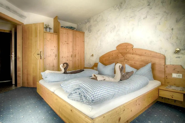 Room 3 of 23