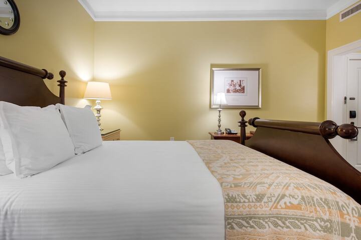 Room 34 of 186