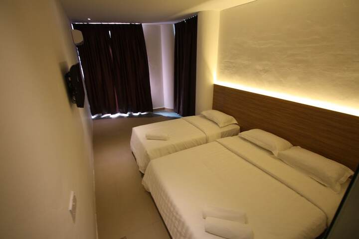 Room 16 of 38