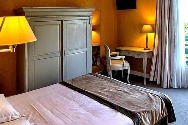 Room 8 of 32