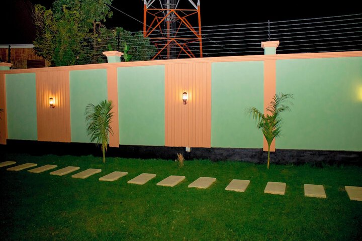 Hotel Exterior 51 of 55