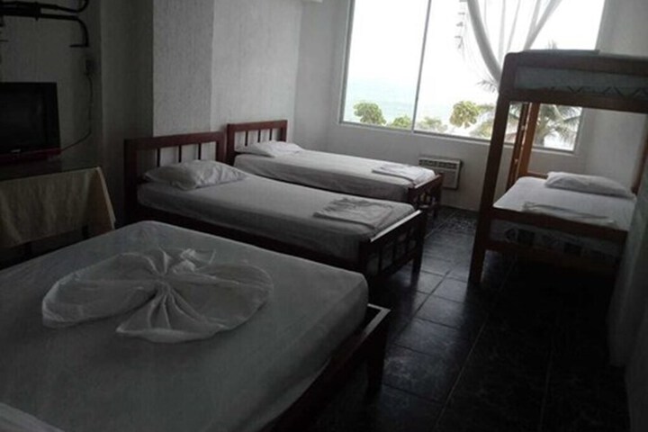 Room 8 of 27