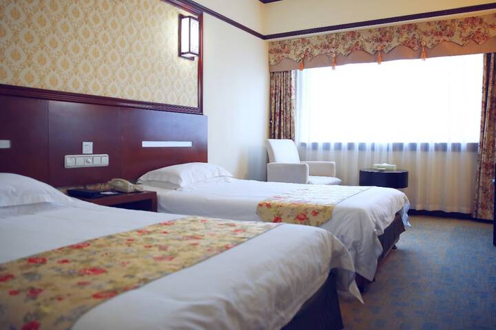 Room 13 of 25