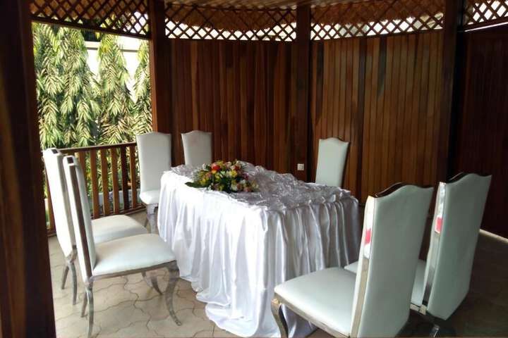 Dining 34 of 62