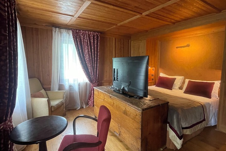 Room 30 of 98