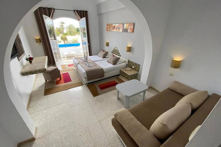 Room 4 of 17