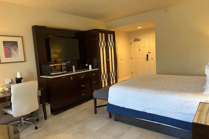 Room 16 of 80