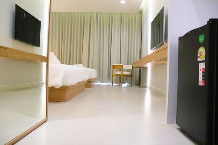 Room 70 of 242