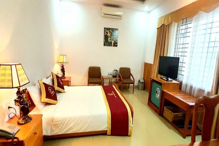 Room 12 of 37