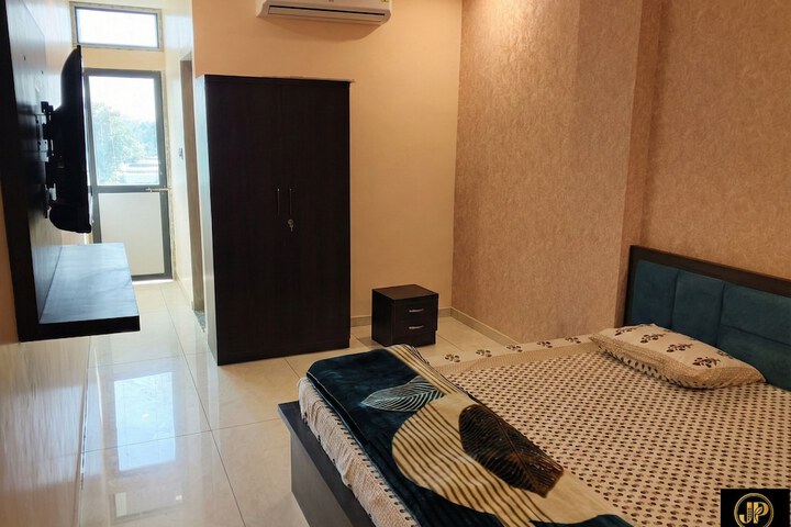 Room 36 of 46