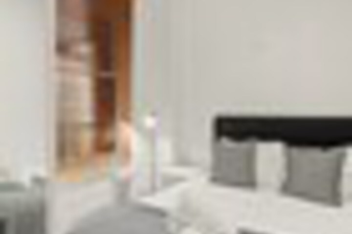 Room 17 of 318