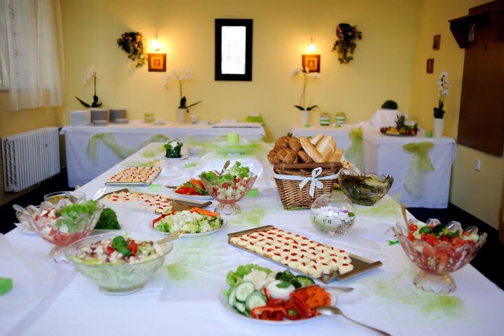 Dining 36 of 55