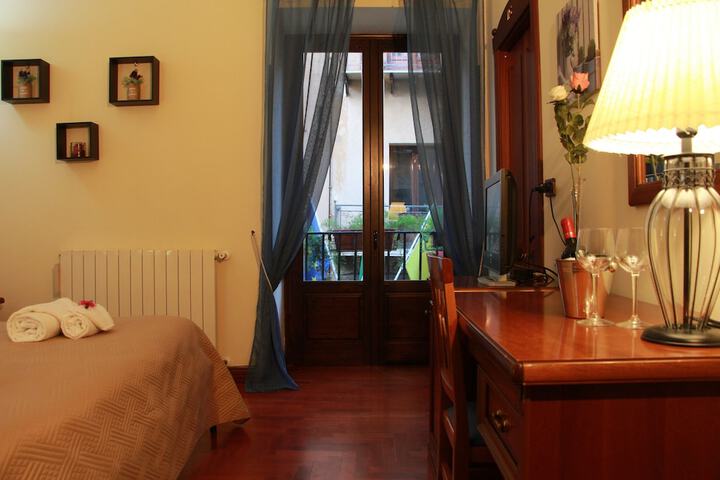 Room 6 of 40