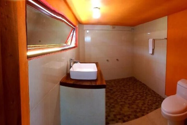 Room 12 of 24