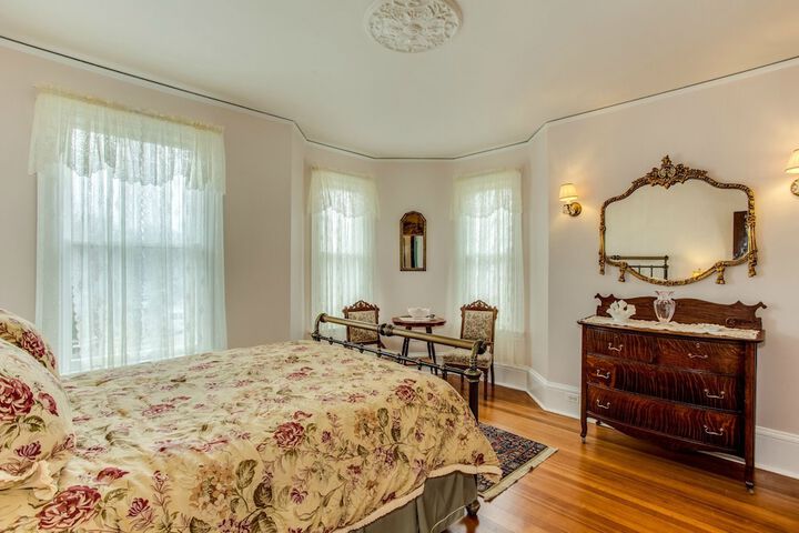 Room 3 of 37
