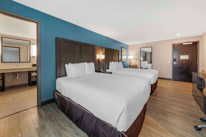 2 Queen Beds (5 of 11)