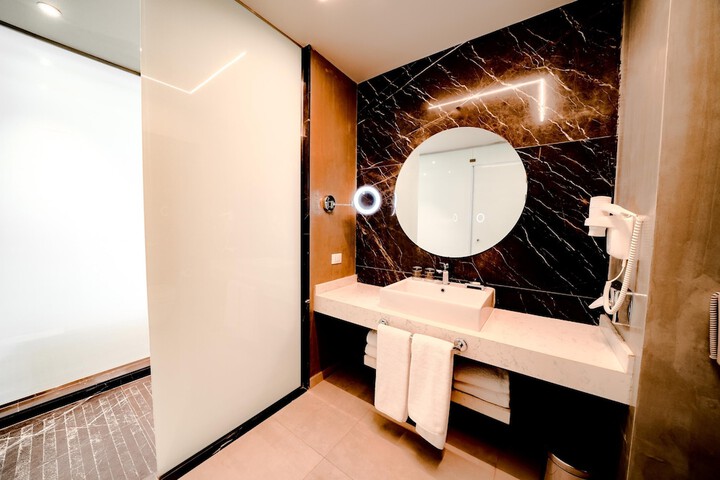 Room 34 of 163