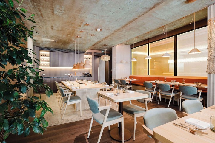 Dining 116 of 150