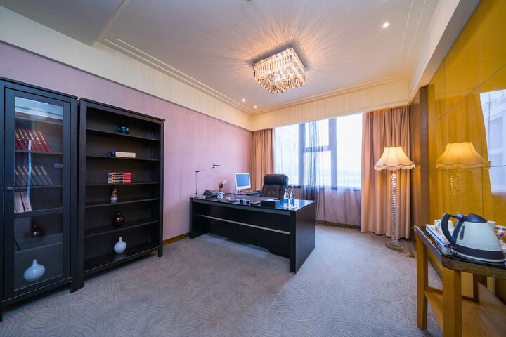 Room 16 of 44