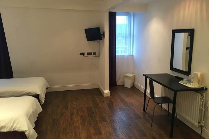 Room 3 of 5