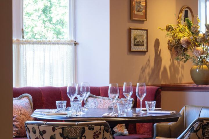 Dining 23 of 50