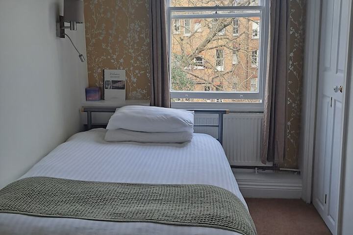 Room 23 of 69