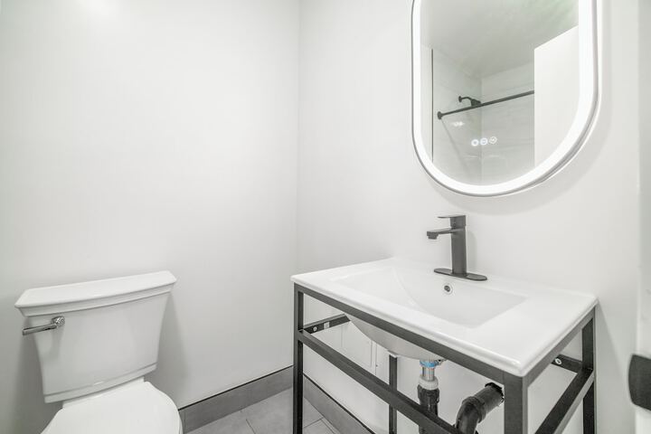 Room 13 of 16