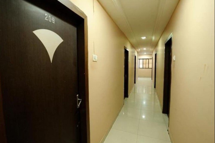 Ballroom/Hall 12 of 14