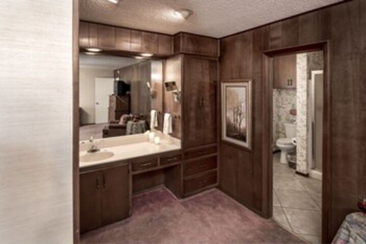 Room 4 of 23