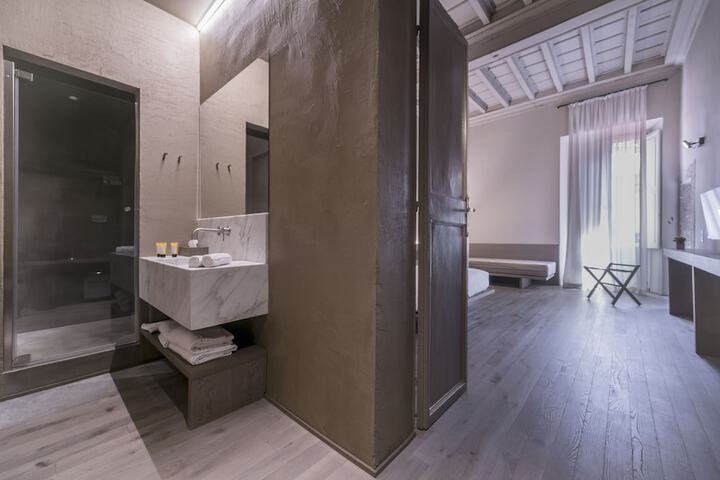 Room 15 of 44