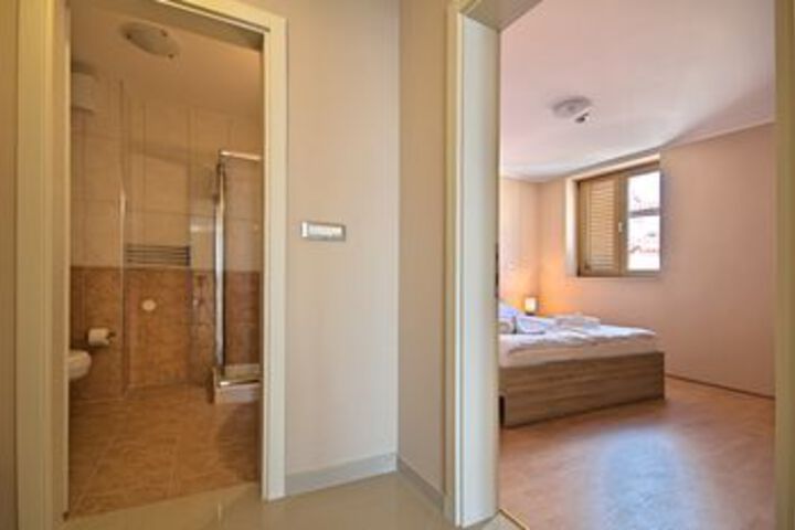 Room 10 of 21