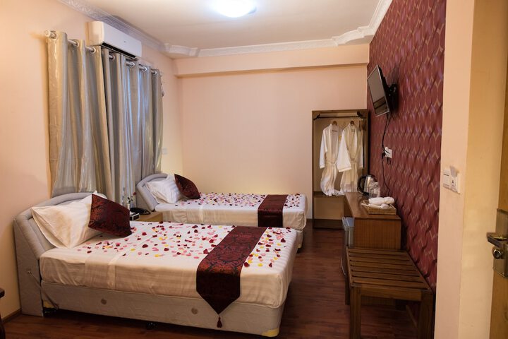 Room 6 of 48