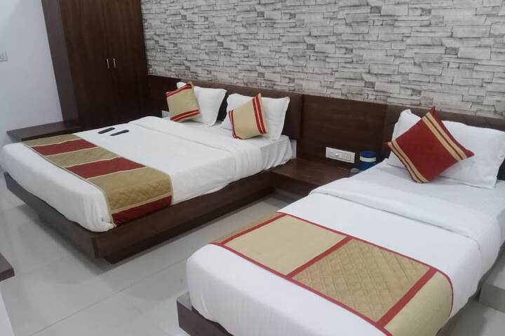 Room 7 of 18