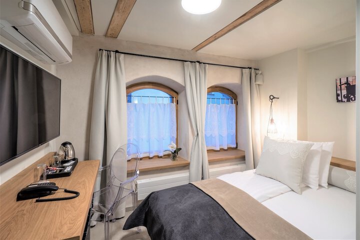 Room 4 of 45