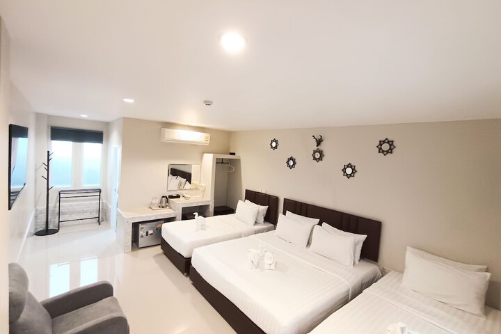 Room 17 of 33