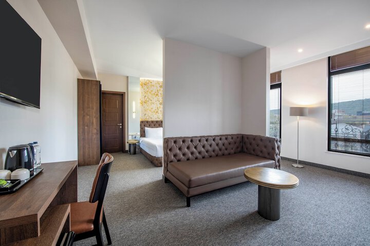 Room 25 of 51