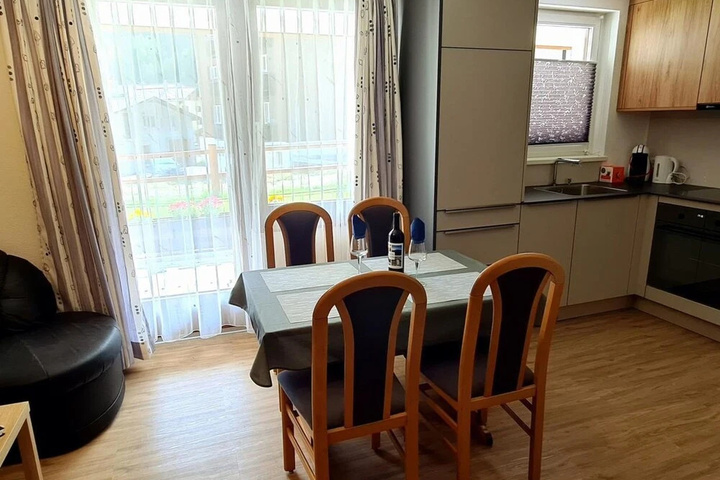 Room 4 of 12