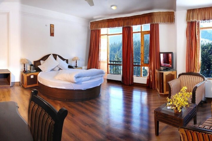 Room 4 of 12