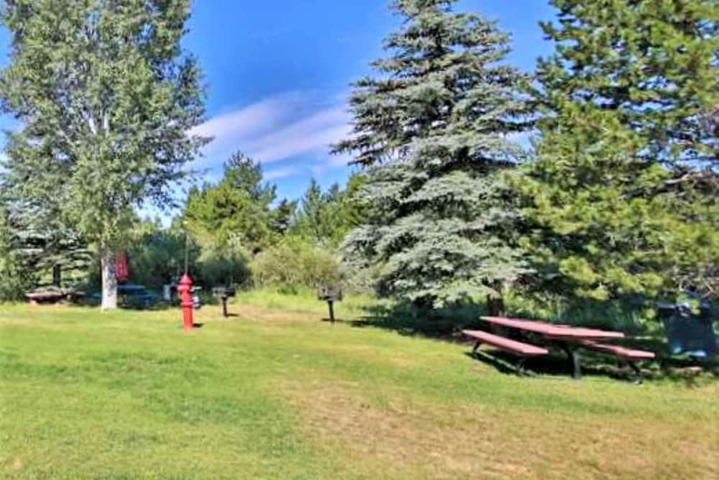 Property Grounds 32 of 41