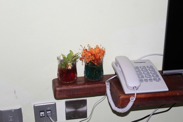 Room 6 of 42