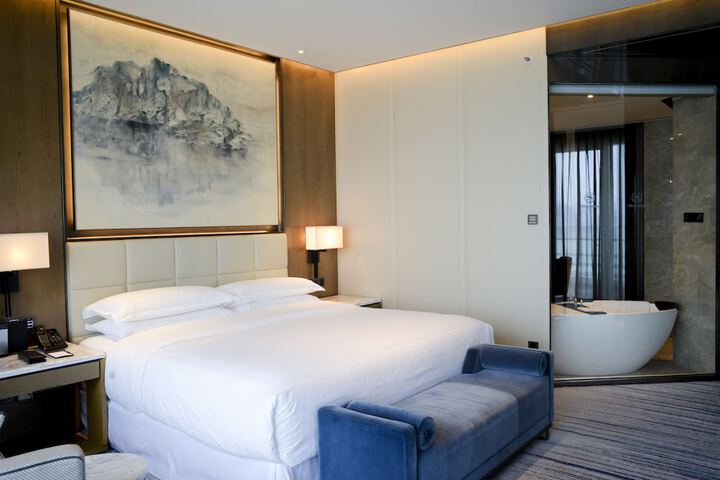 Room 25 of 107