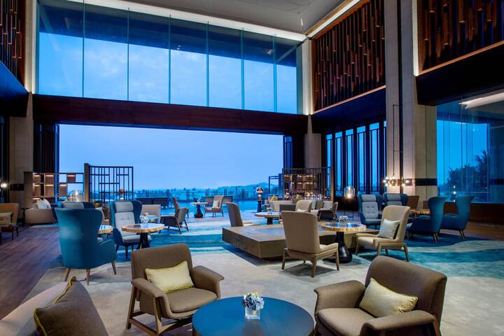 Entrance & Lobby