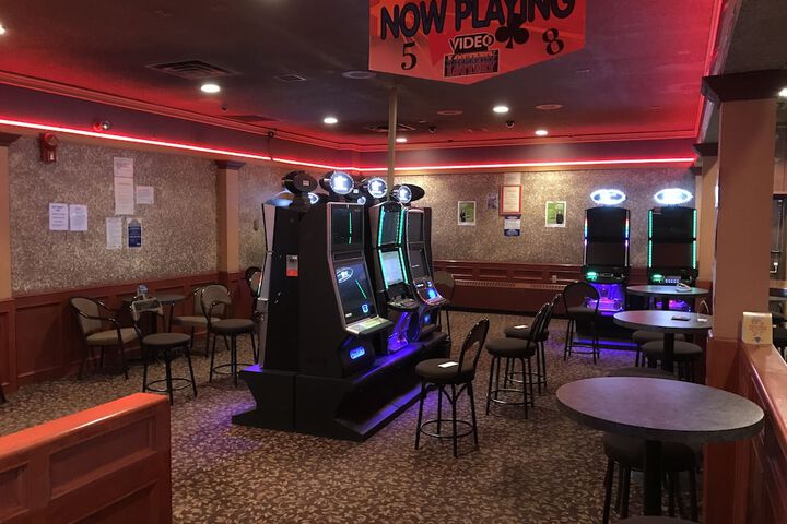 Lounge 45 of 63