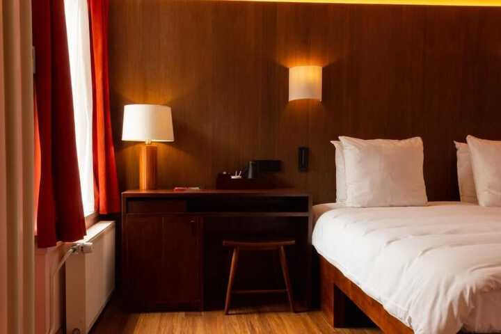 Room 32 of 71