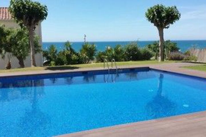 Pool 16 of 25