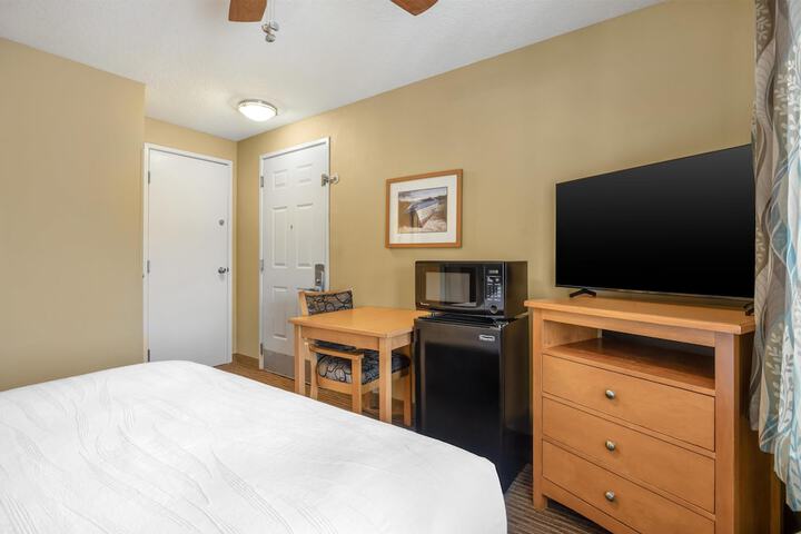 Room 35 of 65
