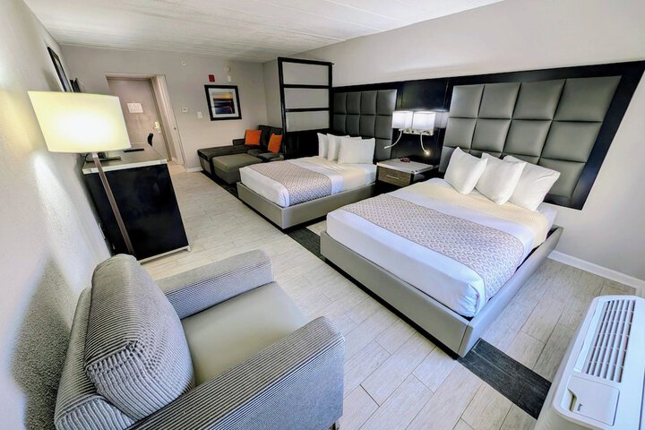 Room 8 of 32