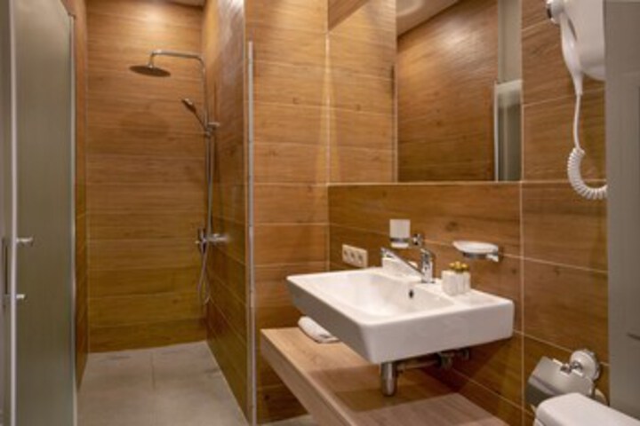 Room 3 of 20
